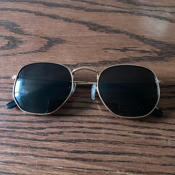 Accessories - Stylish Black and Gold Sunglasses